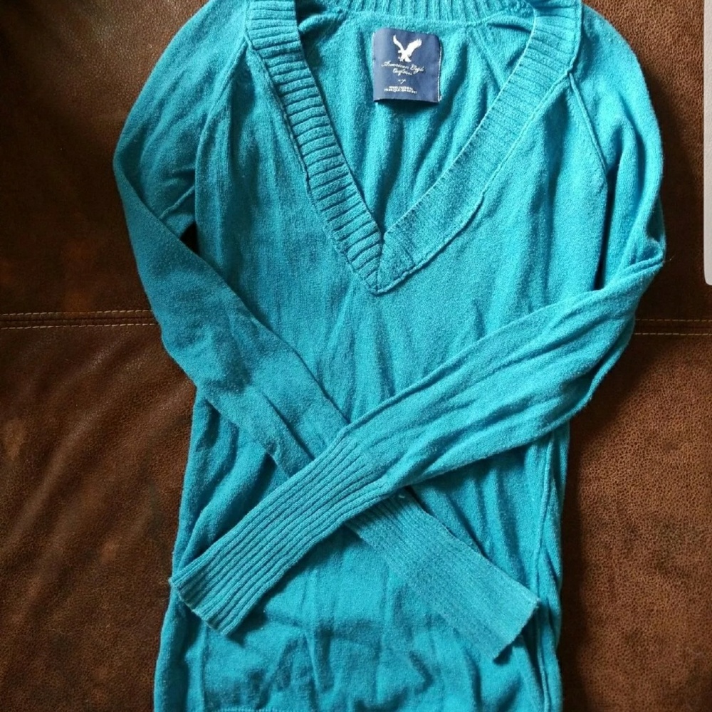 AE v-neck sweatee sz S